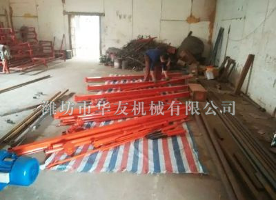 點(diǎn)擊查看詳細(xì)信息<br>標(biāo)題：華友機(jī)械直滑式吊運(yùn)機(jī)發(fā)貨現(xiàn)場 閱讀次數(shù)：6856